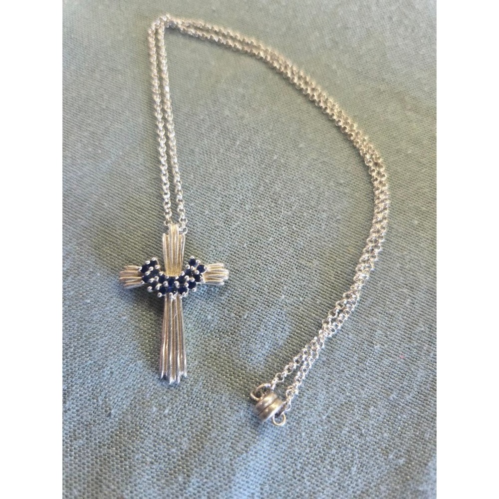 Vintage 925 Sterling Silver Blue Sapphire Cross Pendant Necklace Ribbed Design - Picture 2 of 4